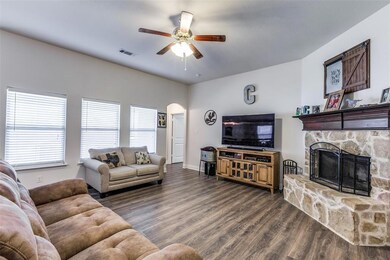 1164 Sapphire Ln, Joshua, TX 76058 - photo 4