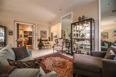 Formal entry to living room and dining room - 10'
