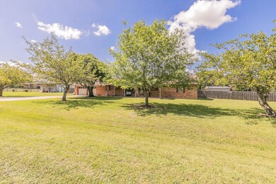 117 Wilson Ln, Joshua, TX 76058 - photo 2