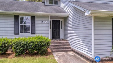 04-600 Dolphin Drive-2