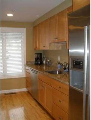 10 Emerson Ct, Amherst, MA 01002 - photo 4