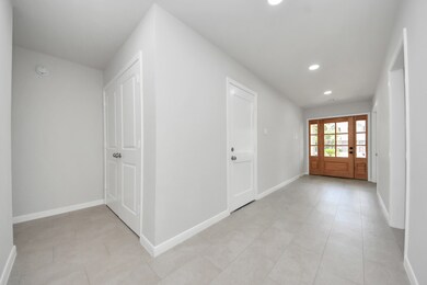 The entry from another angle. To the left, it's th