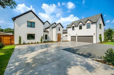 Sophisticated, timeless ivory stucco finish.  Ampl