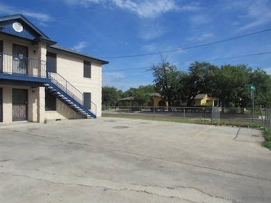1420 Juarez Ave unit 2, Laredo, TX 78040 - photo 4
