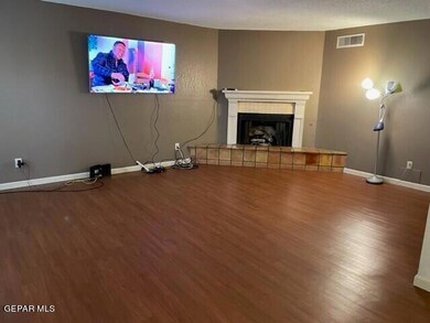 10600 Springwood Dr, El Paso, TX 79935 - photo 4