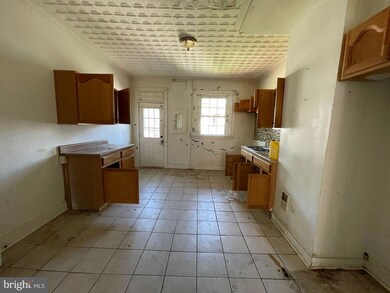 605 Glenolden Ave, Baltimore, MD 21216 - photo 6