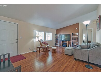 Living Room/Entrance