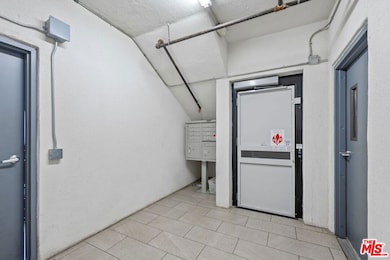 1183 Crenshaw Blvd unit 202, Los Angeles, CA 90019 - photo 4