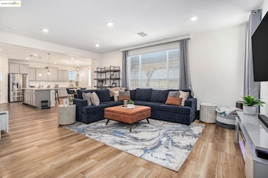 6476 Dan Havicus Dr, Tracy, CA 95377 - photo 4