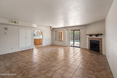 934 E Desert Pkwy, Tucson, AZ 85719 - photo 5