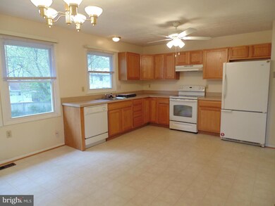 2426 Flowering Tree Ln, Gambrills, MD 21054 - photo 6