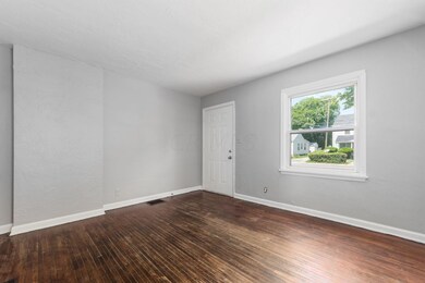 1673 Unit Living Room