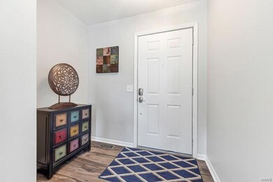 Inviting foyer with bonus bump out for a bench, cu