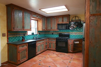 4449 E Poe St 011