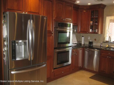 229 Locust Ave, Staten Island, NY 10306 - photo 2