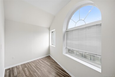 144-07 Jamaica Ave unit 3rd Floor, Jamaica, NY 11435 - photo 6