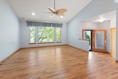 1946 NW Crown St, Grants Pass, OR 97526 - photo 4