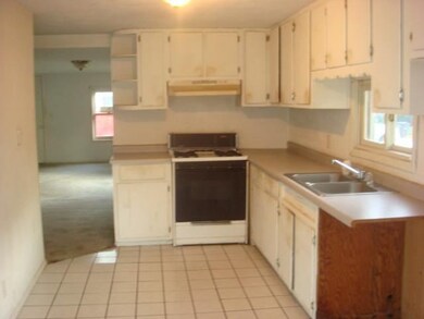 1029 Taylor St, Elkhart, IN 46516 - photo 2