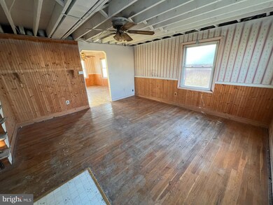 301 Wisewell Ct, Halethorpe, MD 21227 - photo 3