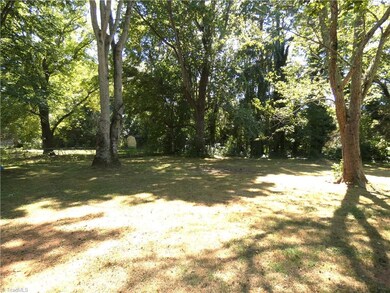 4908 Yarmouth Dr, Greensboro, NC 27407 - photo 5