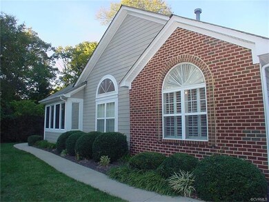 transitional ranch condo has lots of windows to le