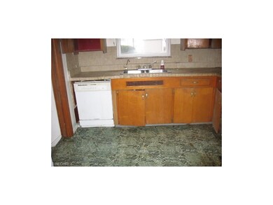 19018 Maple Heights Blvd, Maple Heights, OH 44137 - photo 2