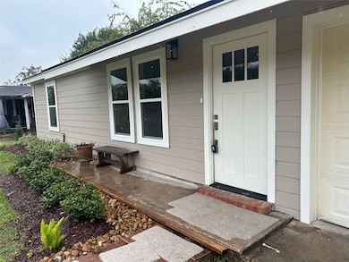 923 W 9th St, Freeport, TX 77541 - photo 3