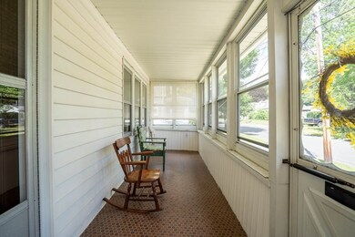 61 Maple St, West Springfield, MA 01089 - photo 3