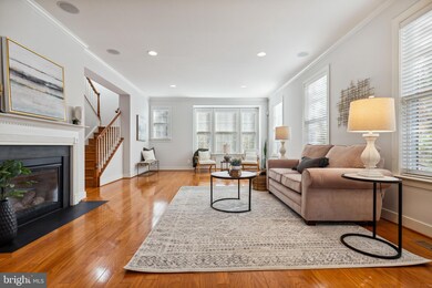 2083 Hunting Creek Ct, Alexandria, VA 22303 - photo 5