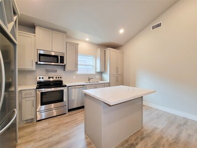 216 W Live Oak St, Angleton, TX 77515 - photo 7