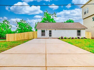 1901 Avenue B, Rosenberg, TX 77471 - photo 2