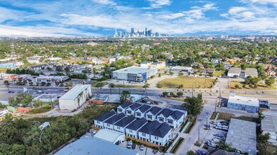 Close proximity to UH & TSU campuses, Downtown, TM
