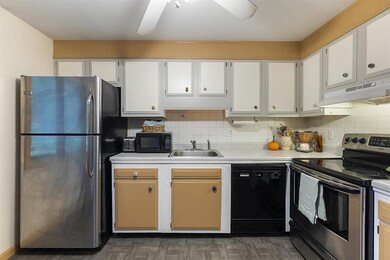 80 Pendleton Ln, Londonderry, NH 03053 - photo 5