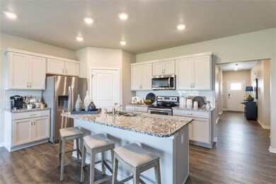 9920 NW 82nd Ave, Johnston, IA 50131 - photo 5