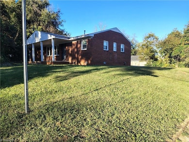 1217 Cloverdale St, High Point, NC 27260 - photo 4