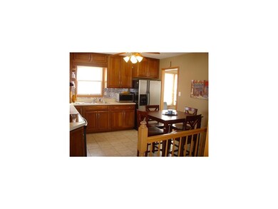 Kitchen. Gorgeous Quaker Maid cherry cabinets with