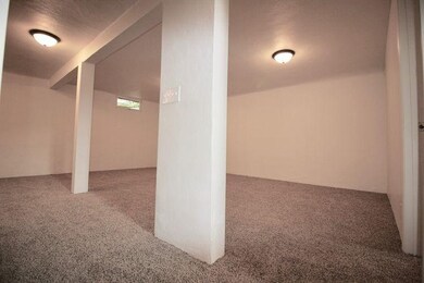 1255 30th St SE, Cedar Rapids, IA 52403 - photo 2