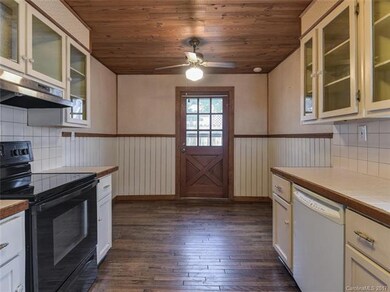 Extra Wide Galley Style, Eat-In Kitchen