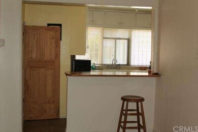 Dining Area and Breakfast Bar
