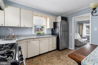 707 Maryland Ave, Essex, MD 21221 - photo 6