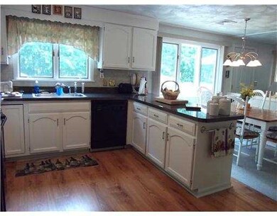 54 Wyndcliff Dr, Saunderstown, RI 02874 - photo 3