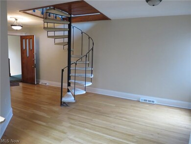 2577 Overlook Rd unit 6, Cleveland, OH 44106 - photo 4