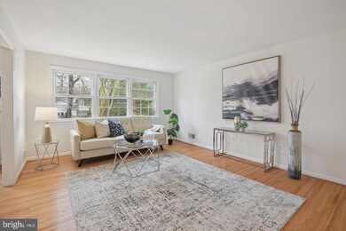 8805 Honeybee Ln, Bethesda, MD 20817 - photo 3