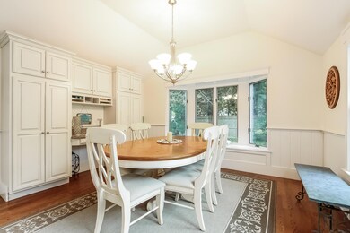007-photo-dining-room-6394875