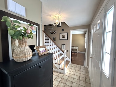 77 Lindsey Rd, Middletown, CT 06457 - photo 2