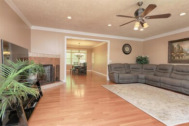 222 Carters Farm Dr, Statesville, NC 28625 - photo 5