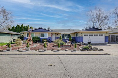 736 Hemlock Ave, Central Point, OR 97502 - photo 2