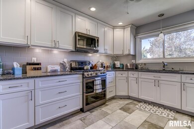 2602 S Chase Dr, Springfield, IL 62704 - photo 5