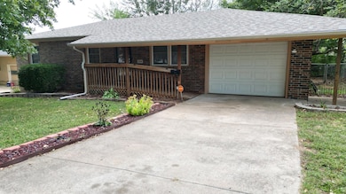 1208 E Austin St, Bolivar, MO 65613 - photo 2