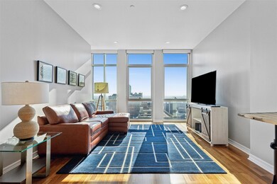 Living room with plenty of natural light, expansiv